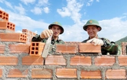 Cuộc di dân 'lịch sử' ở hạ du sông Ba trước mùa mưa bão
