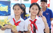 Thiếu nhi TP.HCM 'rời màn hình', vui chơi với ô ăn quan, qua cầu khỉ