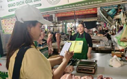 Lễ 2-9, mới hơn 9h sáng sạp heo 'Tick xanh trách nhiệm' đã gần hết hàng