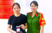 Bất ngờ nhận 300 triệu đồng vào tài khoản, nữ giáo viên ở Quảng Trị nhờ công an tìm trả