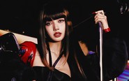 Thời trang nổi loạn của Lisa trong MV SaWaDiKa