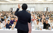 Dừng đào tạo, doanh thu của công ty chuyên bán khóa học làm giàu giảm... 90%