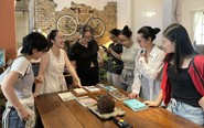 Một giờ tắt điện thoại, đọc sách cùng người lạ