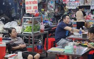 Rau, củ, thịt, cá... cùng nhích giá, bữa cơm thêm nặng gánh
