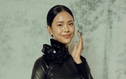 Răng bọc vàng, áo yếm Kinh Bắc vào thiết kế của Võ Việt Chung