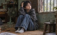 Nhỏ bị truy đuổi phải trốn gầm giường, lớn lên vẫn hoảng hốt khi bạn chạy xe bám theo