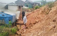 Sơ tán dân ra khỏi khu tái định cư tránh thiên tai đang bị sạt lở ở Lâm Đồng