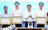 Khen thưởng xã Thạnh An, phường Phước Thắng, xã Vĩnh Lộc thực hiện xuất sắc khám sức khỏe toàn dân