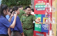 Cùng công an thực hành bài học phòng chống ma túy, giữ an toàn giao thông