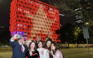 Lần đầu tiên quốc kỳ Việt Nam tỏa sáng trên Tòa thị chính Perth của Úc