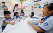Con học tiểu học trường công, mỗi năm phụ huynh TP.HCM tốn bao nhiêu?