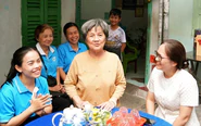 Sửa chữa nhà, tặng thẻ BHYT và quà cho người dân khó khăn
