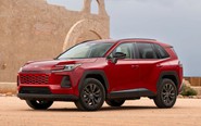 Một mẫu Toyota phổ thông có thời gian chờ như siêu xe, khách vẫn xếp hàng mua