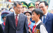 Thủ tướng Lê Minh Hưng thăm phòng học, bếp ăn trường nội trú ở vùng biên Lào Cai