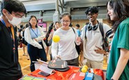 Trường lớp Việt Nam ngày càng tốt, học sinh có cần đi du học?