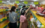 Da Nang residents stock up ahead of storm Fengshen