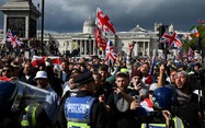 Police and protesters scuffle as 110,000 join anti-migrant London protest