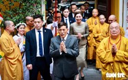 Thai King, Queen pay homage to Buddha at Hanoi’s Quan Su Pagoda