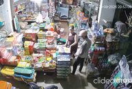 Thanh niên có hành vi trộm cắp tại tiệm tạp hóa khiến nhiều người bức xúc