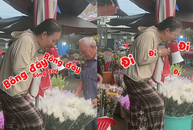 Khi kẻ huỷ diệt các phiên chợ trổ tài rao hàng