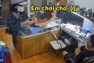 Chủ tiệm nhờ khách chơi game hộ, không ngờ gặp đúng ‘cao thủ’