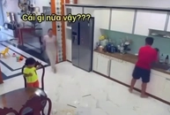 Bố đổ lỗi cho con trai khi lỡ tay làm vỡ tô