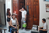 Con trai hạnh phúc không nói nên lời khi được cả nhà tổ chức sinh nhật bất ngờ