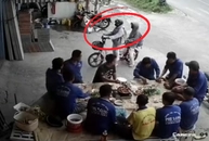 Đổ dốc chân cầu, hai nữ sinh khiến cả chủ nhà lẫn nhóm thợ giật mình