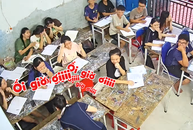 Khoảnh khắc cô giáo giật mình bỏ chạy khi nghe tiếng sấm khiến cả lớp bật cười