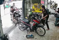 Sửa gấp giúp anh chiếc xe