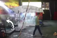Chủ quán nướng cá thoát nạn trong gang tấc nhờ... mang đồ ăn cho mèo