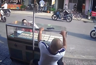 May mà né kịp chứ không là cũng... không sao