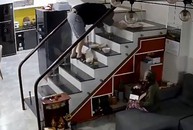 Mâm cơm chưa kịp ăn đã phải dọn