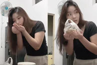 Con gái trổ tài nấu cơm cho mẹ ăn nhưng kết quả lạ lắm