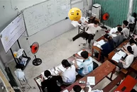 Cả lớp phì cười khi thầy giáo ngã ghế