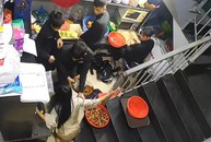 Mỹ nhân vô tình trượt chân, 4 'anh hùng' xuất hiện
