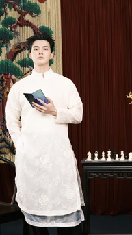 Diễn viên Trần Ngọc Vàng chúc Tết độc giả Mực Tím