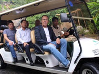 Hai Bộ trưởng Nga thưởng thức ẩm thực tại Núi Thần Tài Đà Nẵng