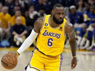 Lebron James ngồi thiền để duy trì phong độ tuổi 40