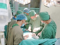Cuộc đại phẫu '6 trong 1' cứu bệnh nhân ung thư dạ dày tái phát xâm lấn nhiều tạng