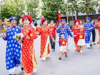 Dự lễ cưới tập thể để một lần trong đời khoác áo cô dâu