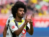 Ngôi sao Dortmund bị phạt nặng vì 'chiếc hộp bí ẩn' được đặt hàng qua mạng