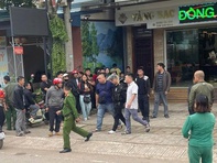 Thanh niên cướp tiệm vàng ở Thái Nguyên bị người dân vây bắt