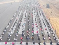 8.000 thí sinh ngồi kín đường băng để thi tuyển dân phòng