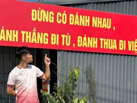 Ảnh vui 4-12: Khẩu hiệu tại một sân bóng đá phủi