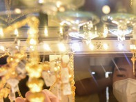 Giá vàng thế giới rơi thẳng đứng