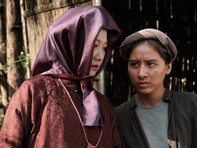 Có mặt trong cả hai phim trăm tỉ đang càn quét rạp Việt, Tín Nguyễn chạy qua chạy lại quá trời