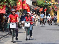 5 ngày nghỉ lễ Đà Nẵng thu hơn 2.400 tỉ đồng từ du lịch, nhiều tỉnh miền Trung báo cáo bội thu