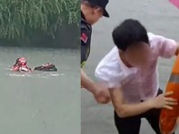 Taxi lao xuống hồ, hành khách bơi vào bờ… để kịp phỏng vấn xin việc