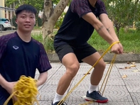 Clip bán dây kháng lực online của Đặng Thị Hồng nhận 'bão tim'